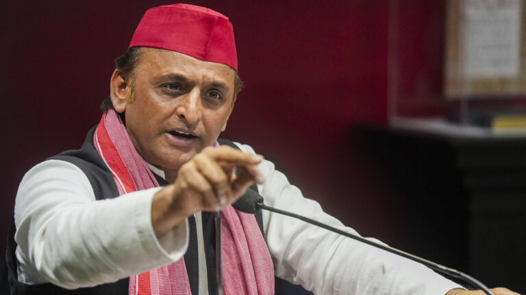 Maha Kumbh 2025: Akhilesh Yadav Points Out Flaws in UP Govt’s Management, Pledges Aid
