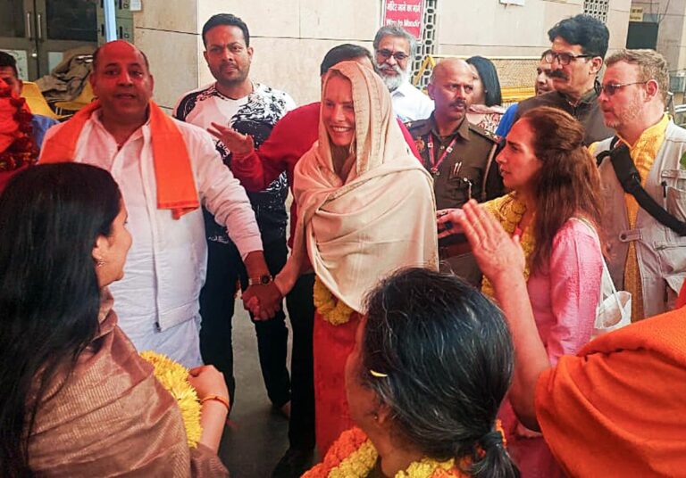 “Steve Jobs’ Wife Falls Ill at Maha Kumbh: ‘Overwhelmed by the Crowds'”